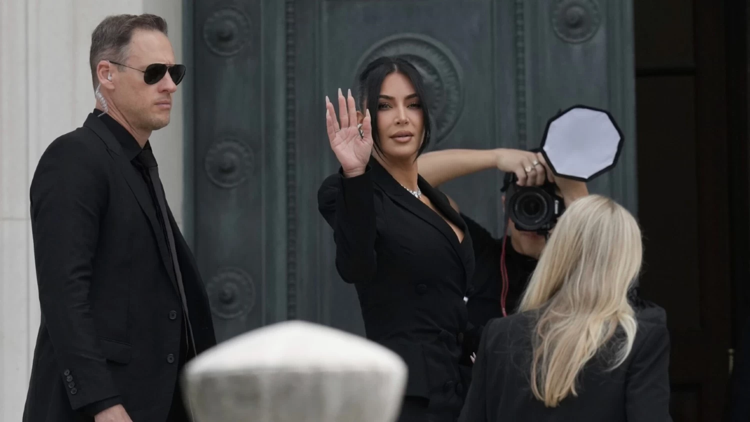 Star’s nude look at fashion week turns heads﻿
