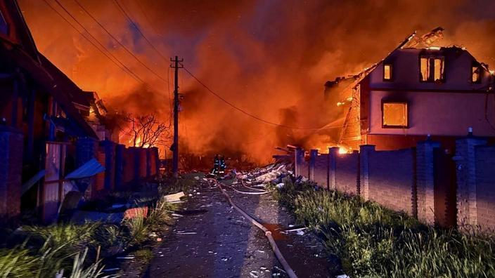 Une attaque russe dans la région de Kiev, dimanche 25 mai 2025. Ukrainian Emergency Service/AP