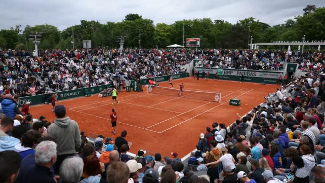 Match de simple entre le Français Alexandre Muller et le Tchèque Jakub Mensik lors de la troisième journée du tournoi de tennis de Roland-Garros sur le court numéro 14 à Paris, le 27 mai 2025. © Alain Jocard, AFP
