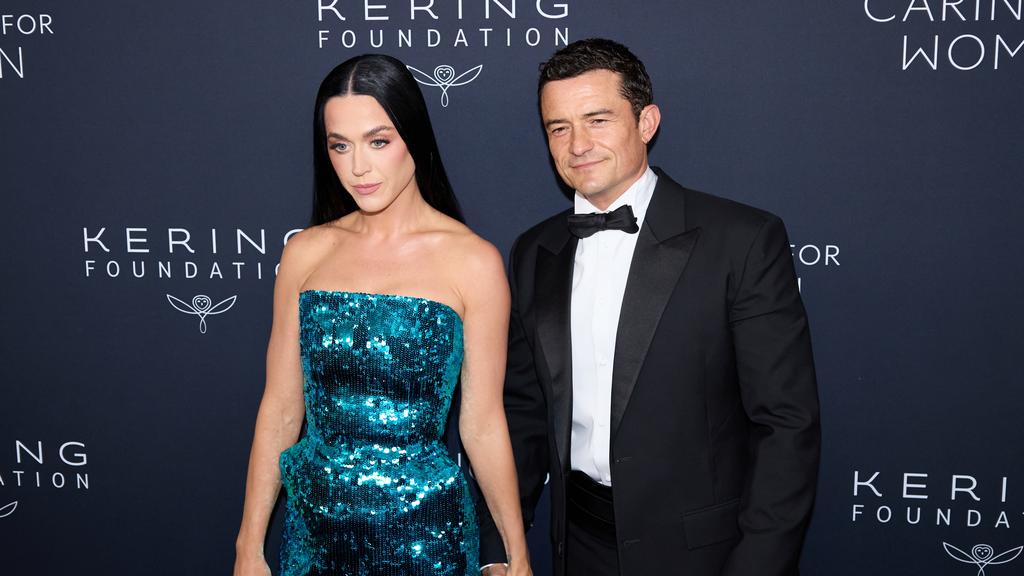 Katy Perry fuels split rumours onstage﻿
