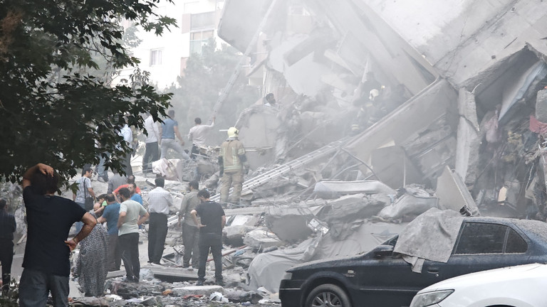 Nobonyad Square following Israeli airstrikes, Tehran, Iran, June 13, 2025. ©  Majid Saeedi/Getty Images