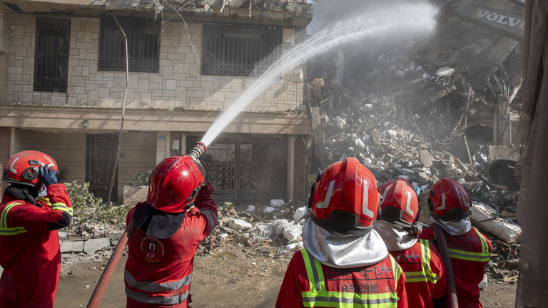 Firefighters extinguish a fire in a building that was destroyed in an Israeli attack on June 13, 2025 in Tehran, Iran. ©  Majid Saeedi/Getty Images