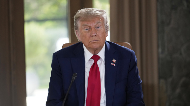 Trump warns ‘everyone’ to flee Tehran