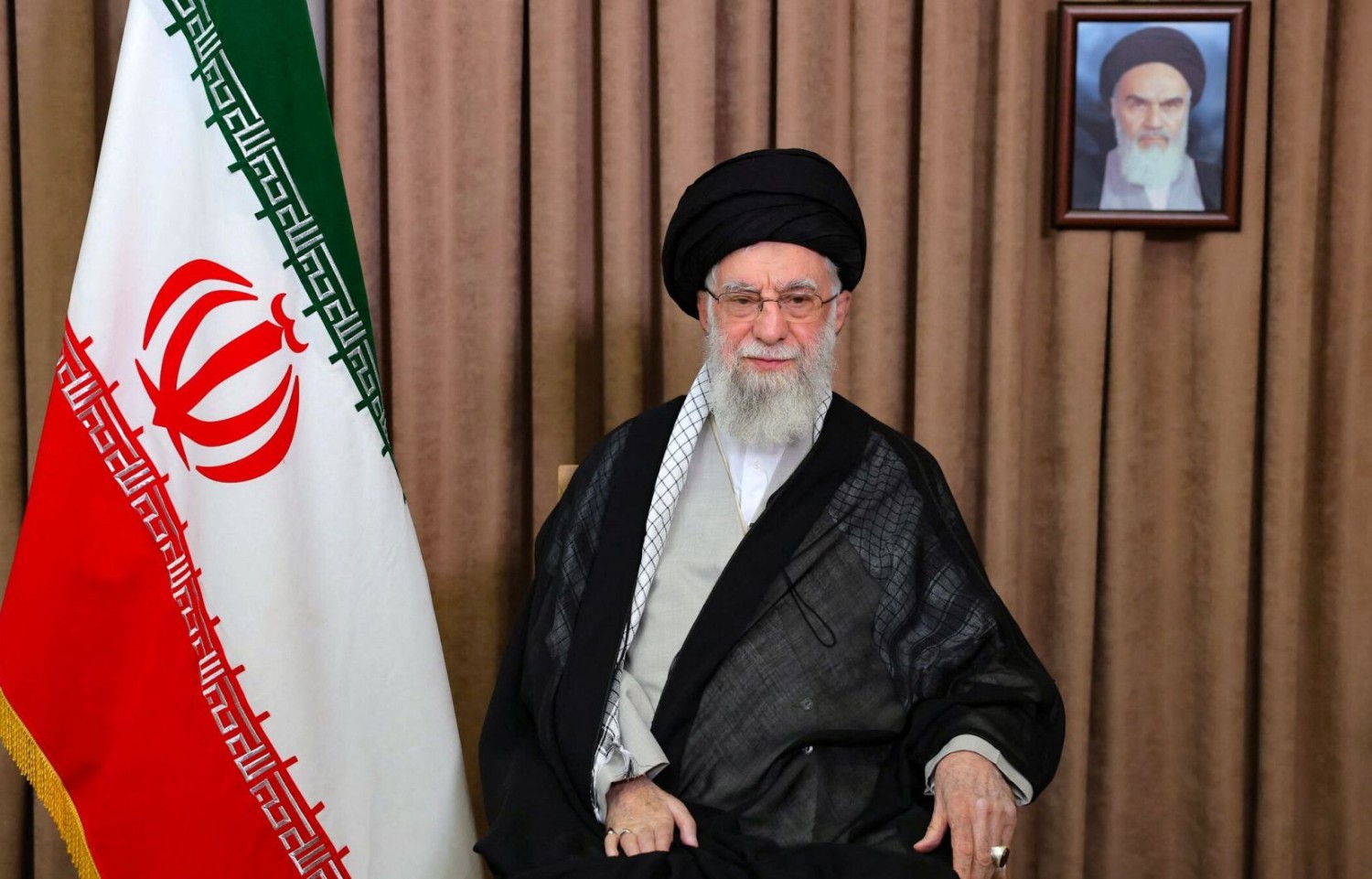 L’ayatollah Khameni assure que l’Iran « ne se rendra jamais » et met en garde Washington