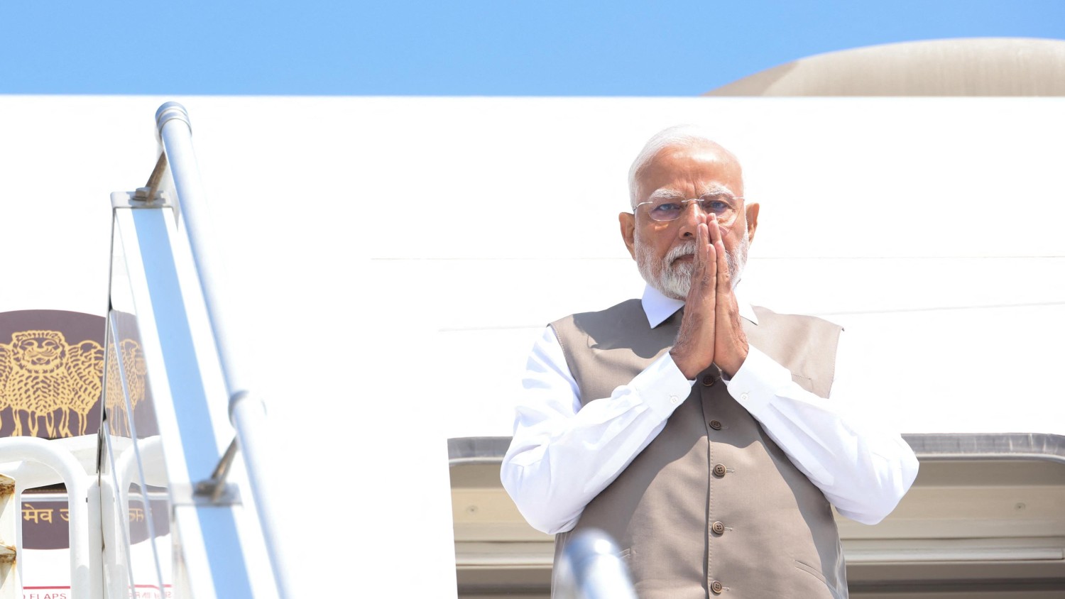 Le premier ministre de l'Inde, Narendra Modi, au moment de son arrivée à Chypre pour une visite officielle avant son voyage au Canada pour participer au Sommet du G7.  Photo : Reuters / Stavros Ioannides/PIO