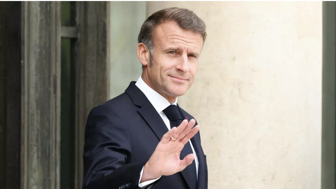Le président français Emmanuel Macron photographié sur le perron du palais de l'Élysée à Paris, le 23 juillet 2025. © Alain Jocard, AFP