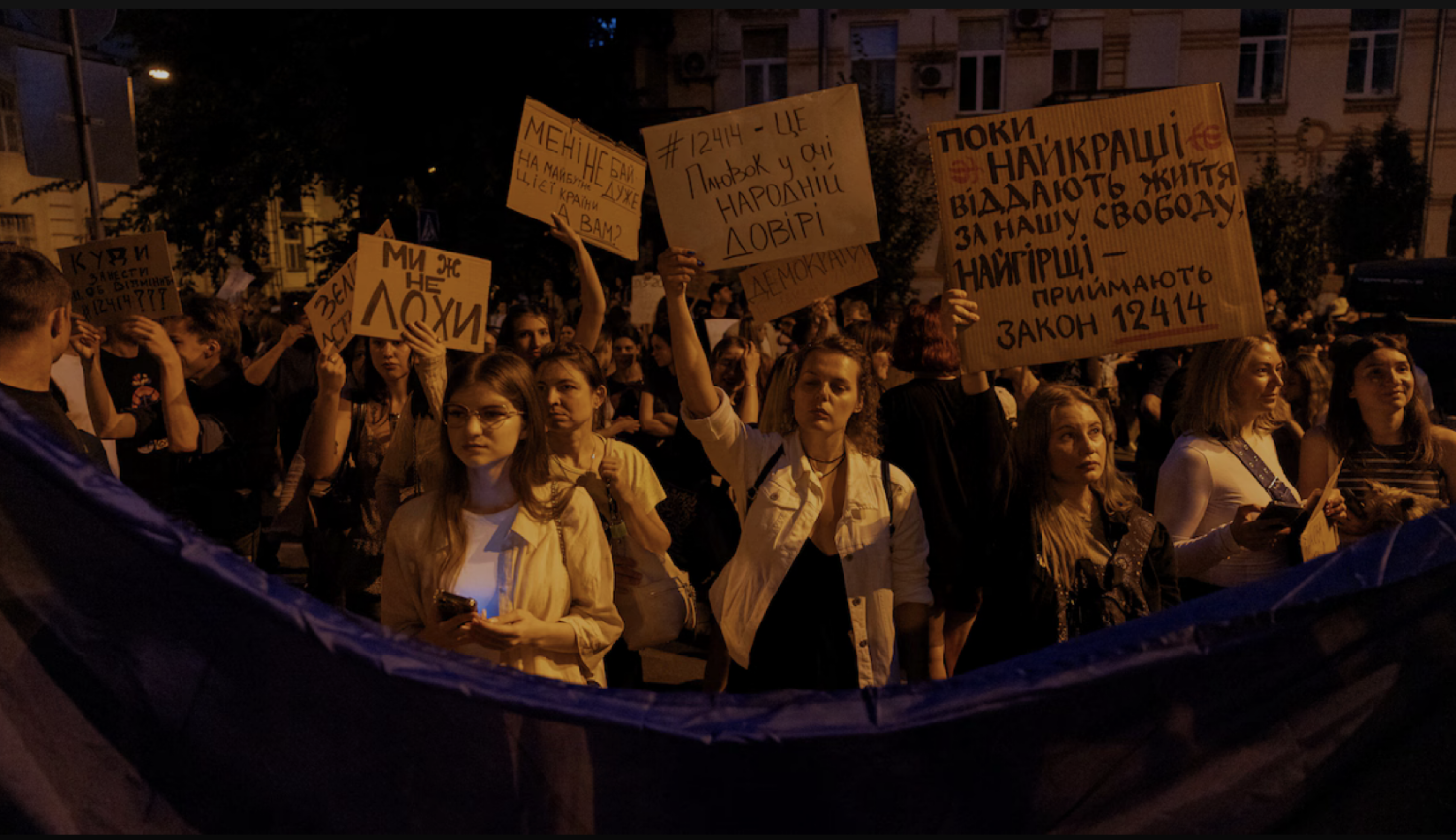 Ce sont les premières manifestations antigouvernementales depuis le début de la guerre contre la Russie. PHOTO : AFP VIA GETTY IMAGES / TETIANA DZHAFAROVA