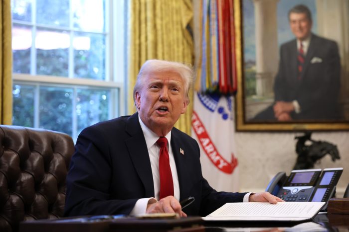 Trump Shakes Up Wall Street With Orders on 401(k)s, ‘Debanking’﻿