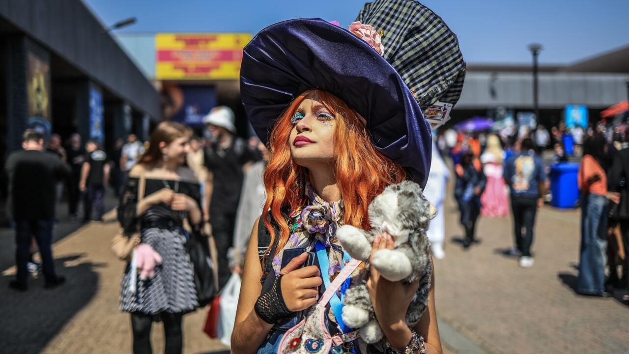 Fans pour into S.Africa Comic Con despite few celebrity headliners