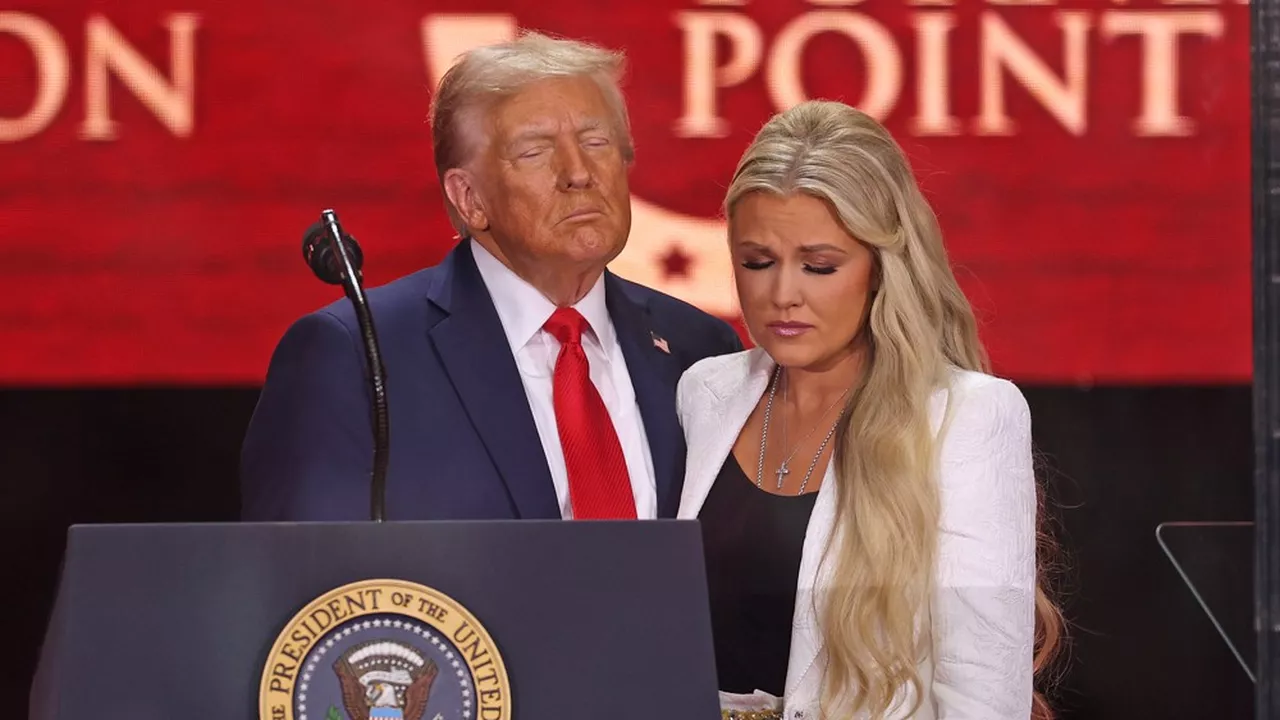 Trump rend hommage à Charlie Kirk et blâme la « gauche radicale » devant plus de 60.000 personnes