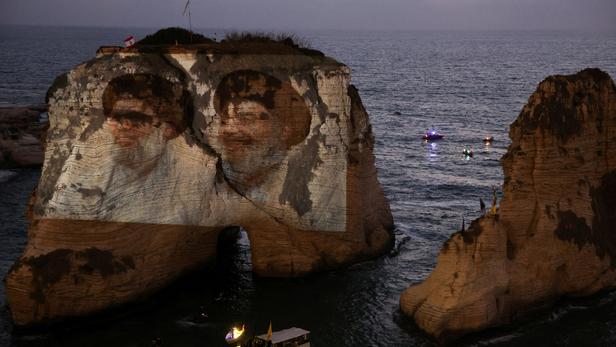 Les images des anciens dirigeants du Hezbollah Hassan Nasrallah et Hashem Safieddine, à l’approche du premier anniversaire de leur mort, à Beyrouth, Liban, le 25 septembre 2025. Mohamed Azakir / REUTERS