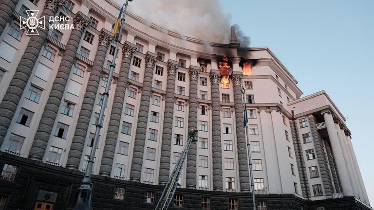 Ukrainian government seat damaged by Russian strike – Kiev (PHOTOS)