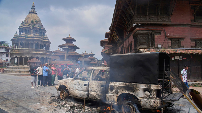 People look at a burnt police vehicle during protests in Kathmandu, Nepal, September 9, 2025. ©  AP/Niranjan Shrestha