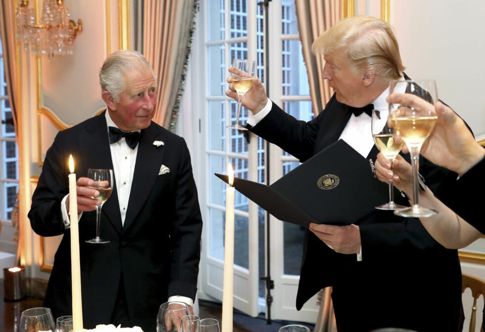 "Un très grand jour" : Donald Trump, admirateur de la monarchie britannique