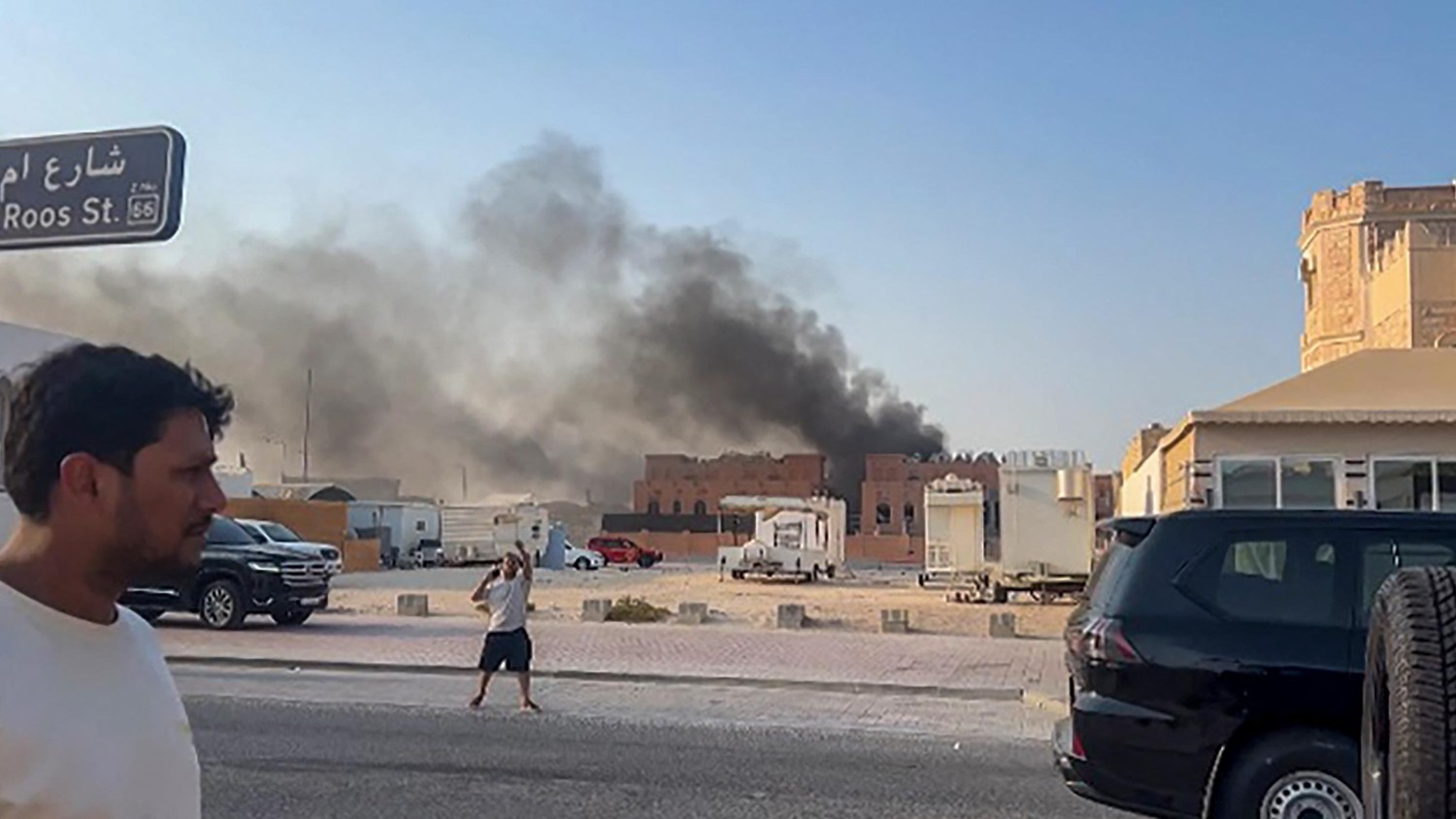 Cette image tirée d'une vidéo AFPTV montre la fumée qui s'élève après les explosions survenues à Doha, la capitale du Qatar, le 9 septembre 2025. PHOTO : GETTY IMAGES / AFP / JACQUELINE PENNEY