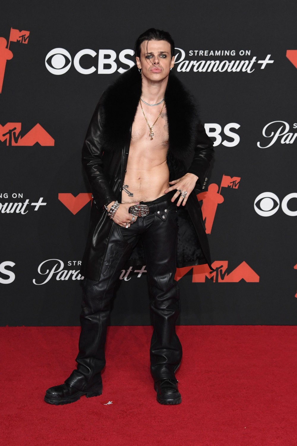 9 of the most talked-about red carpet looks at MTV’s Video Music Awards