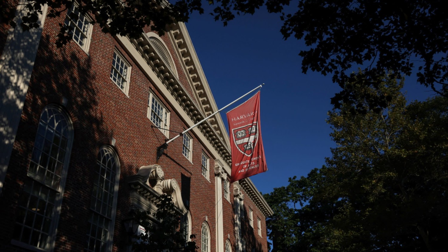 Harvard warned of more financial challenges ahead © Reuters