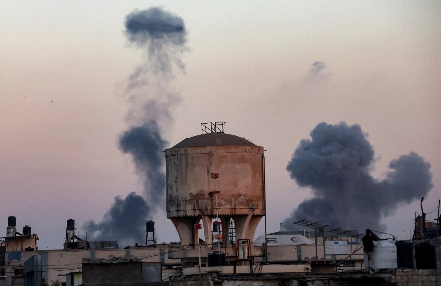 Israel Suspends Aid and Strikes Gaza After Accusing Hamas of Violating Truce