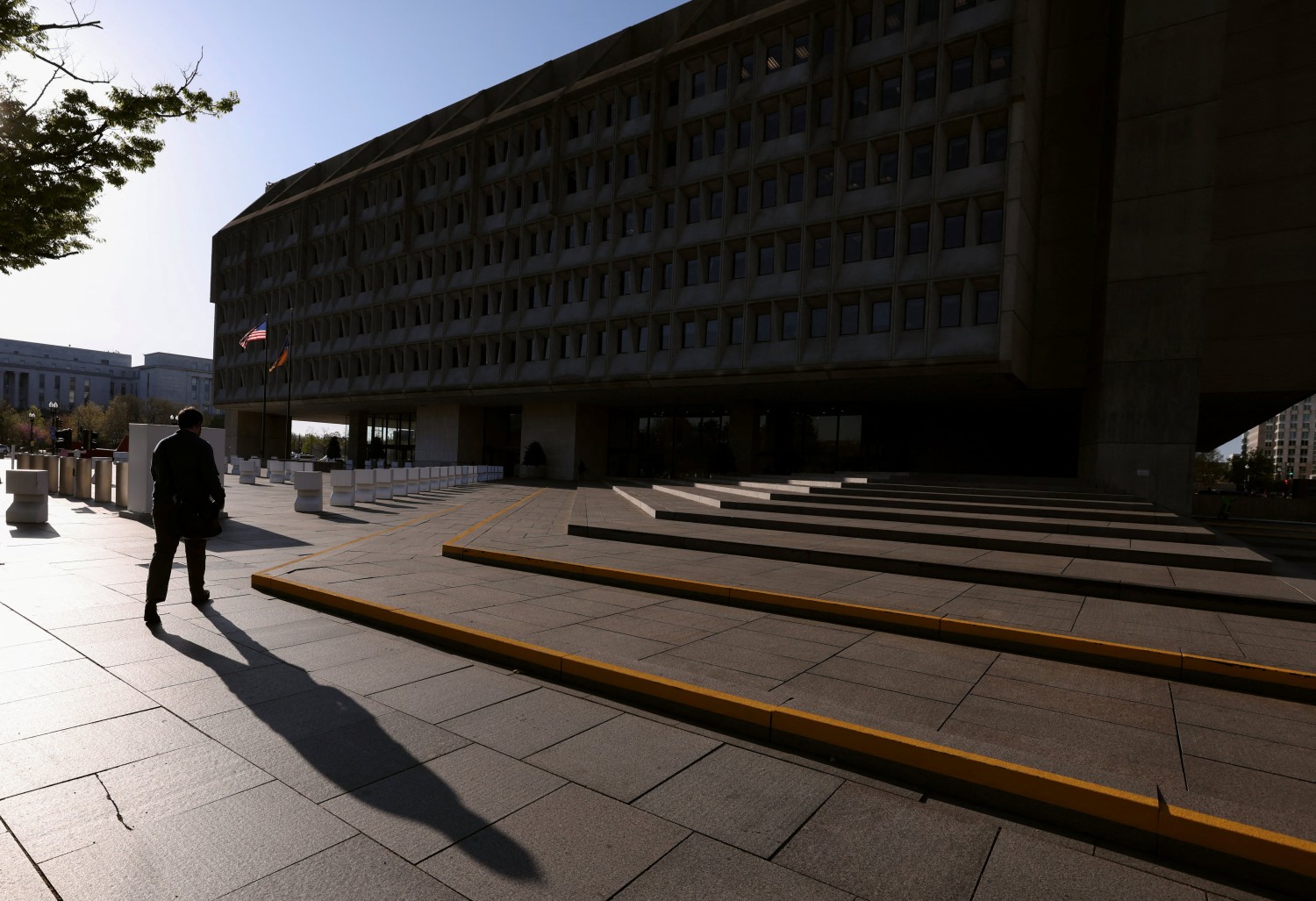 44 mins ago US judge blocks Trump's plan to lay off thousands of government workers