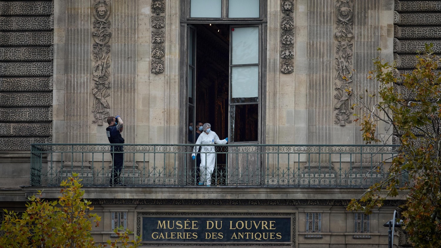 France : nouveau coup de filet dans l’enquête sur le cambriolage du Louvre