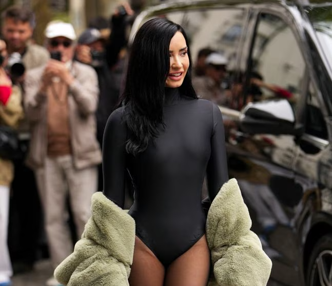 Star steps out in daring pantless look