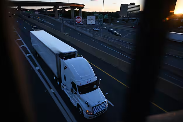 Thousands of truck drivers fail English-proficiency exams, pulled from road