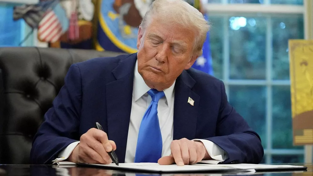 Trump promet un chèque de 2.000 dollars à tous les Américains sauf les « gens à hauts revenus »