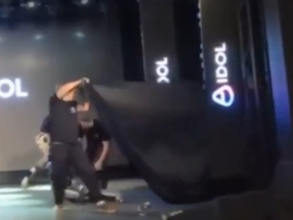 Robot collapses on stage at grand unveiling