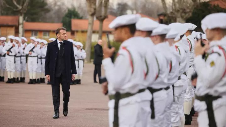 Emmanuel Macron dévoile un "service national" volontaire "purement militaire" de 10 mois