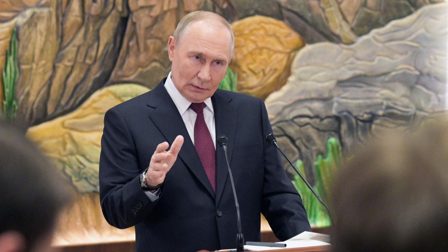 Poutine dit qu’il « cessera les hostilités » si Kiev se retire des territoires revendiqués