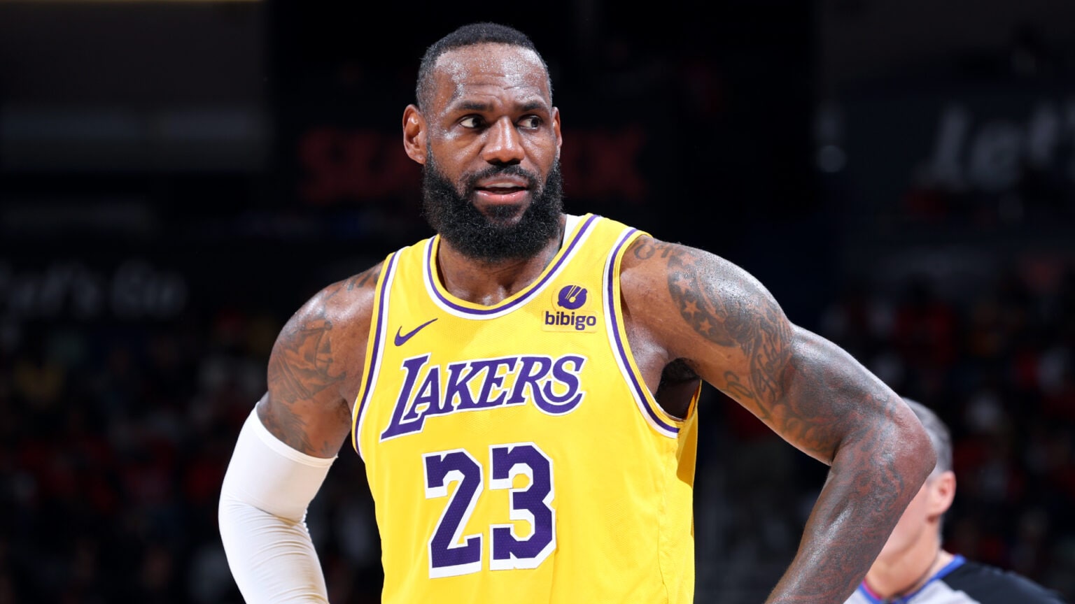 LeBron James announces he's taking a break from social media