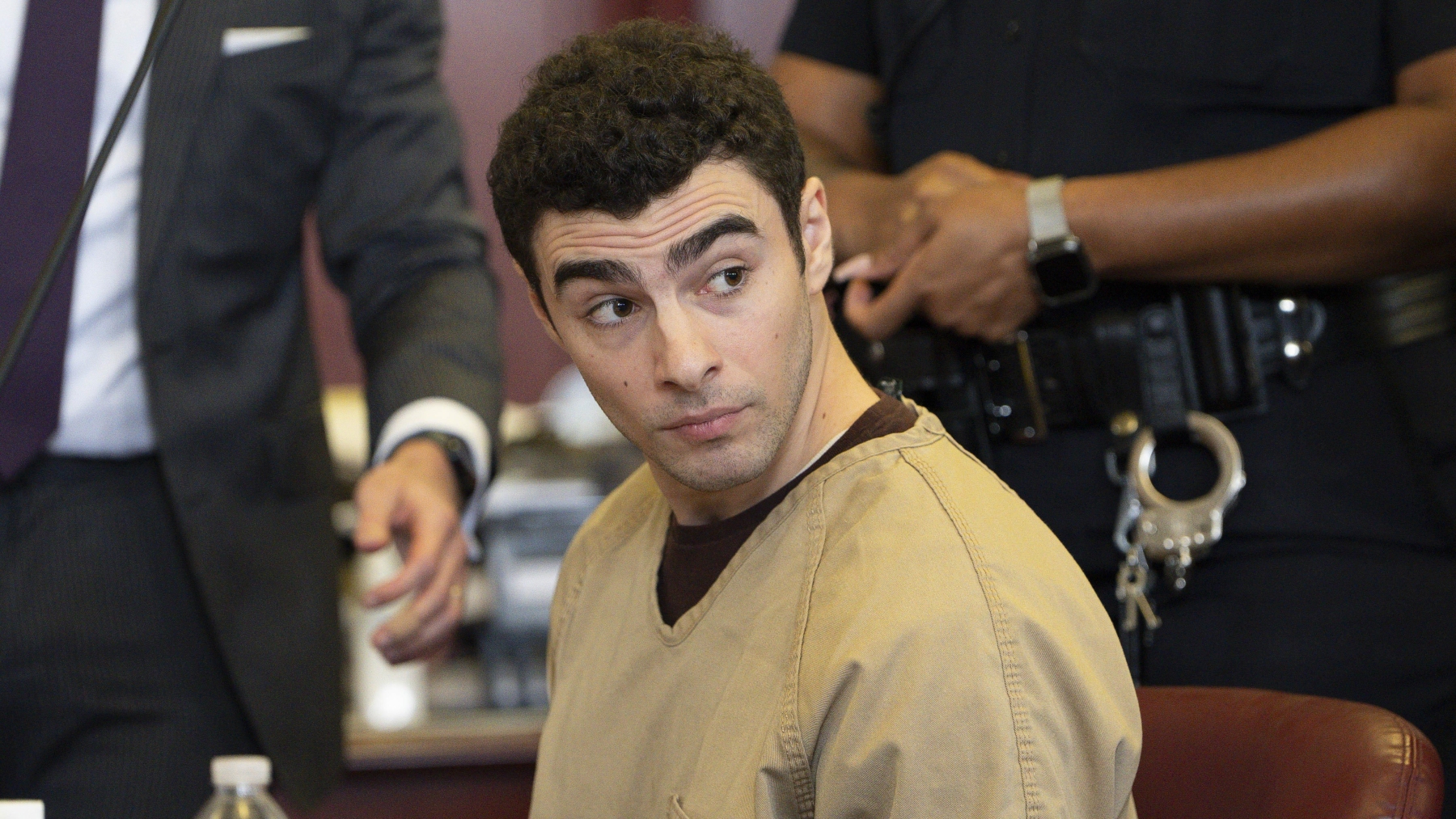 Luigi Mangione, accusé d’avoir tué un PDG, ne risque plus la peine de mort