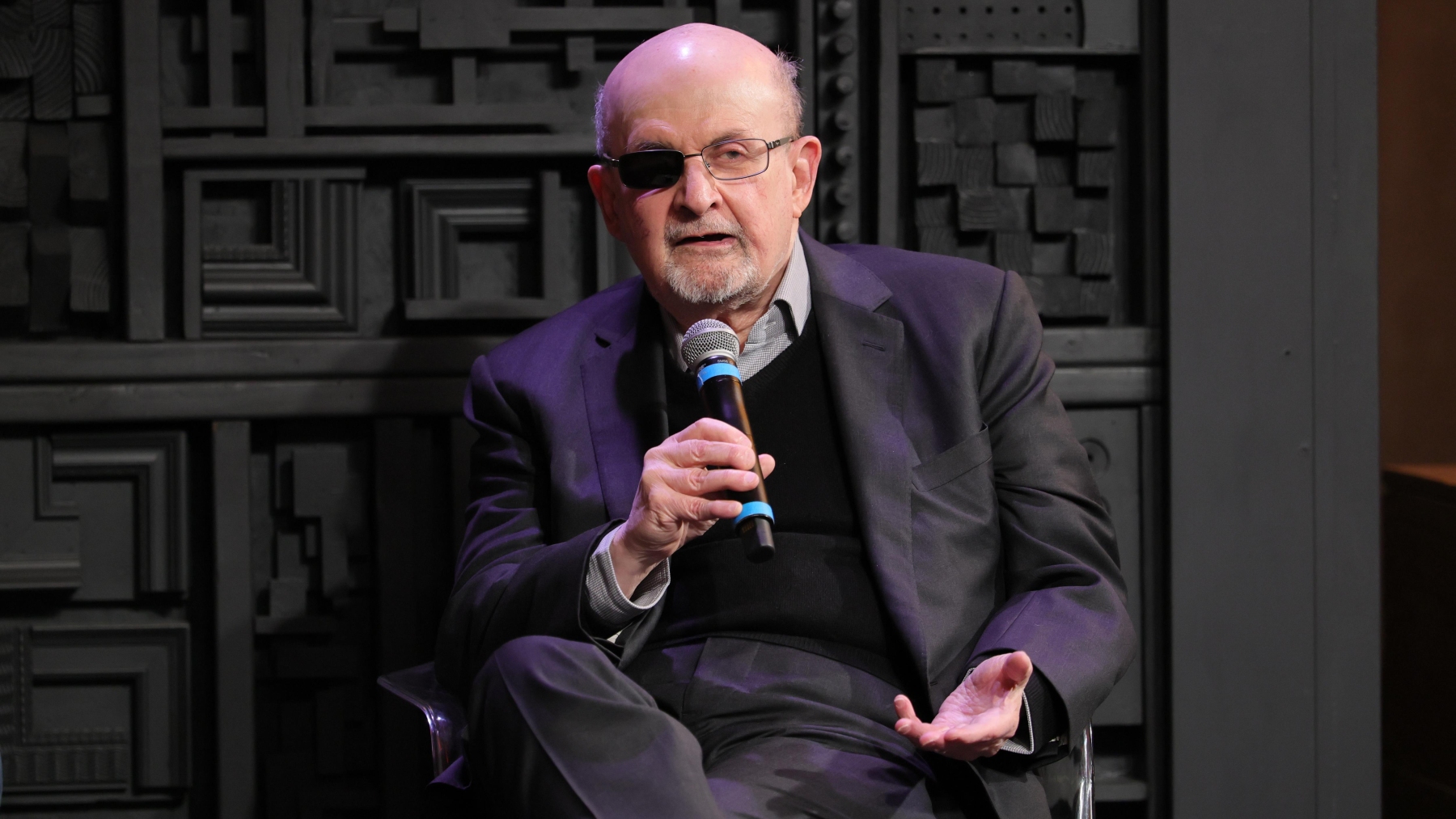 « Tout le monde est en danger » aux États-Unis : la mise en garde de Salman Rushdie