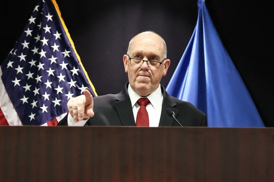 Trump administration to withdraw 700 immigration agents from Minnesota