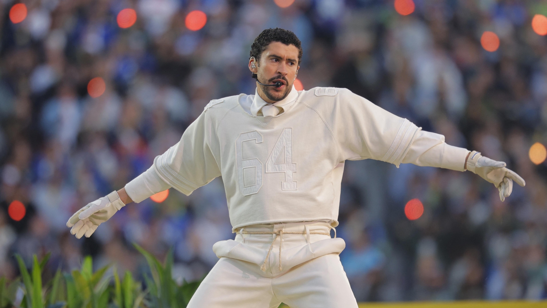 Bad Bunny enflamme la mi-temps du Super Bowl en célébrant l’Amérique latine