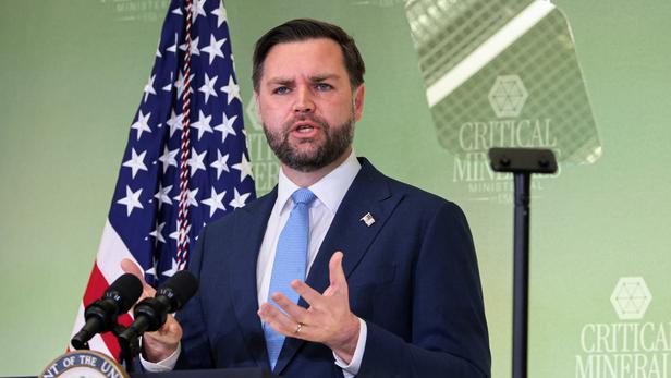 «Je ne comprends pas leur système» : JD Vance juge «absurde» de ne pas pouvoir discuter directement avec le Guide suprême iranien