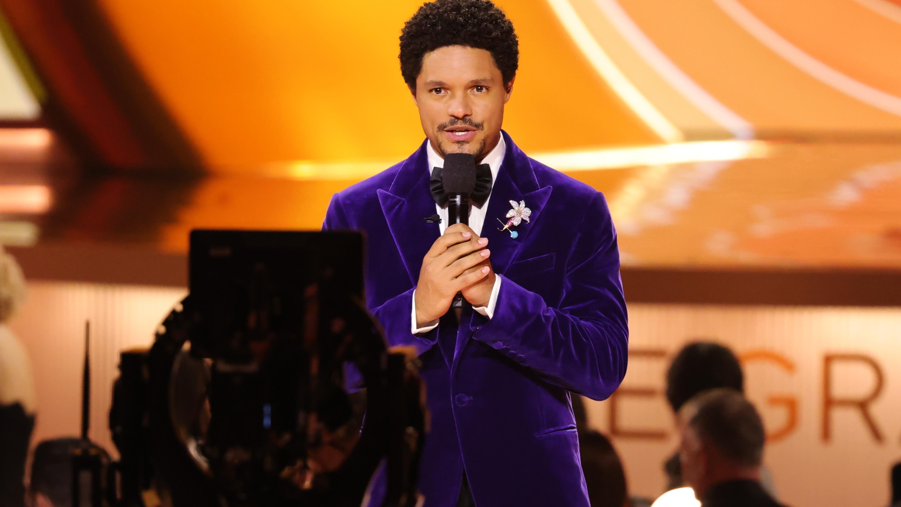 Trump menace de poursuites l’animateur des prix Grammy    Accéder à la section Commentaires