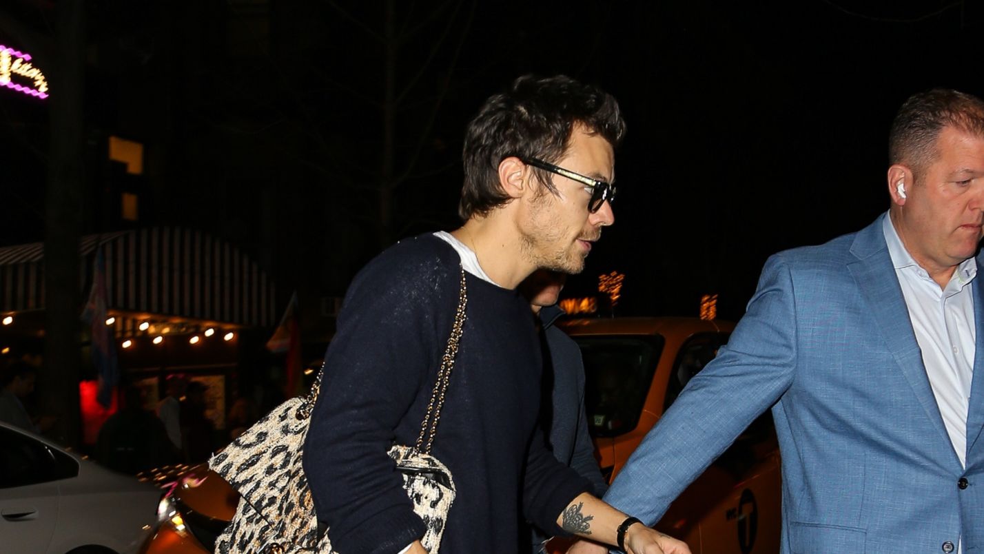 Harry Styles proves that ‘It-bags’ are for the boys, too
