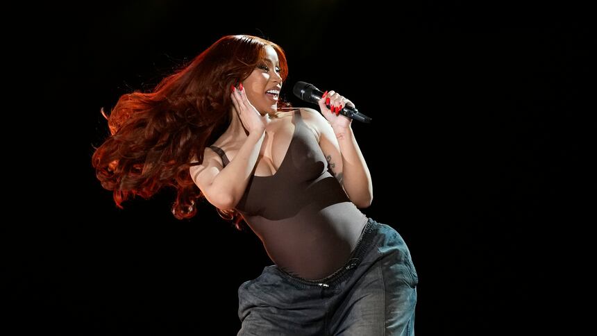 Cardi B calls out Canadian fans for not selling out her Hamilton tour date