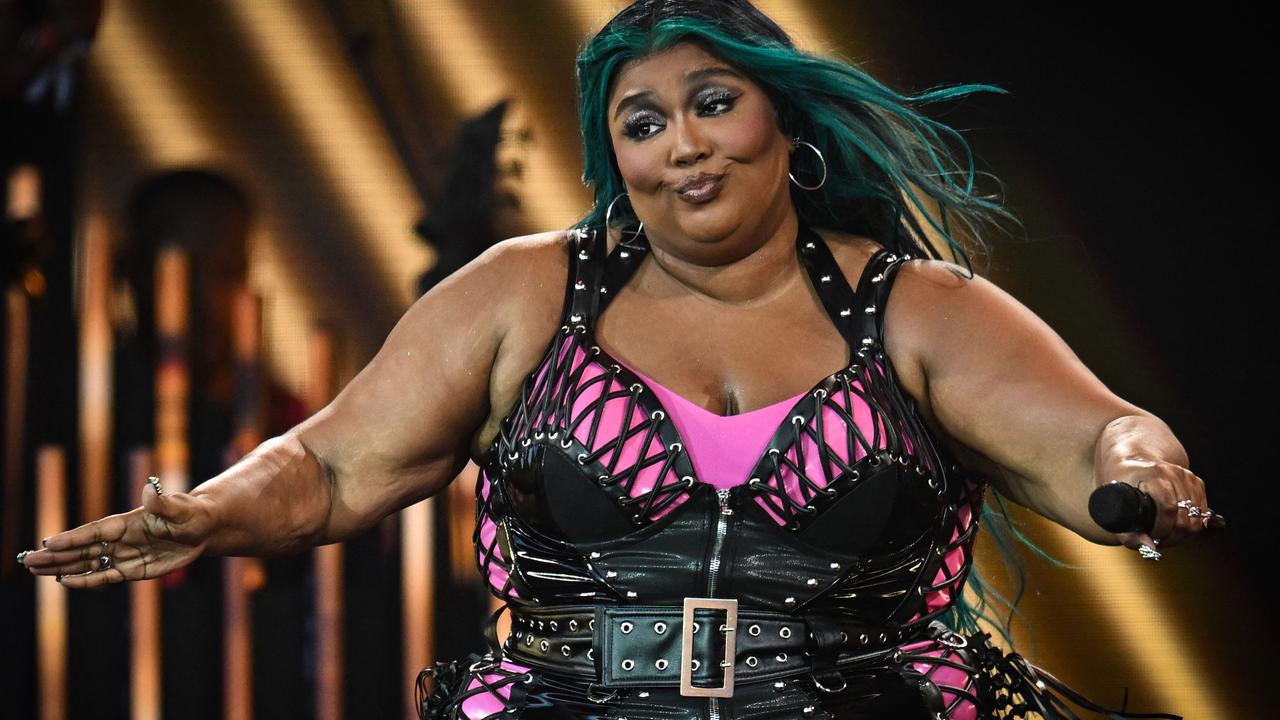 Singer stuns in bikini after 27kg weight loss