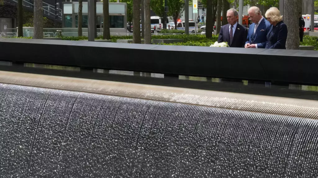 Le roi Charles se recueille au mémorial du 11-Septembre à New York
