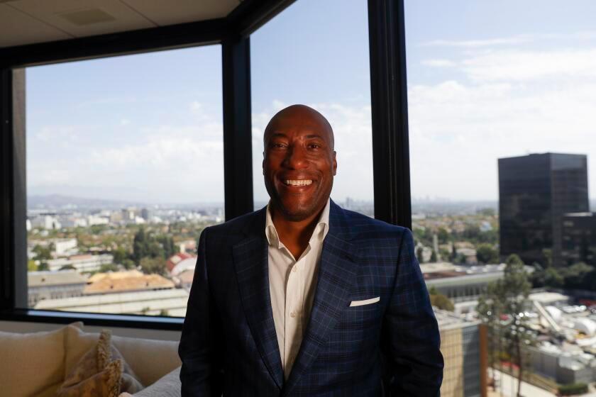 Entertainment mogul Byron Allen to acquire BuzzFeed, HuffPost