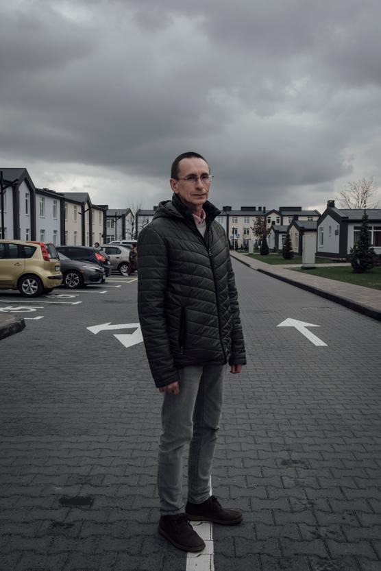 Iouri Chapovalov, ancien habitant de Donetsk, a passé sept ans en prison, où il a été soumis à des actes de torture. Oblast de Kiev, le 11 avril 2026. ADRIEN VAUTIER/LE PICTORIUM POUR « LE MONDE »