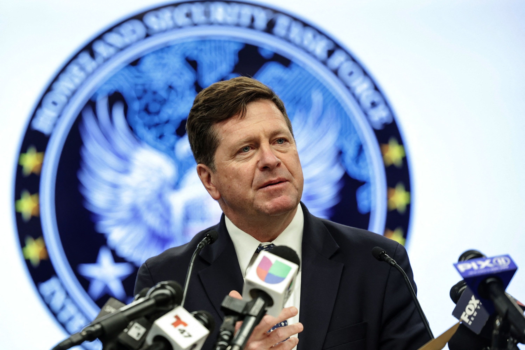 Trump says he will nominate Jay Clayton to top intelligence post