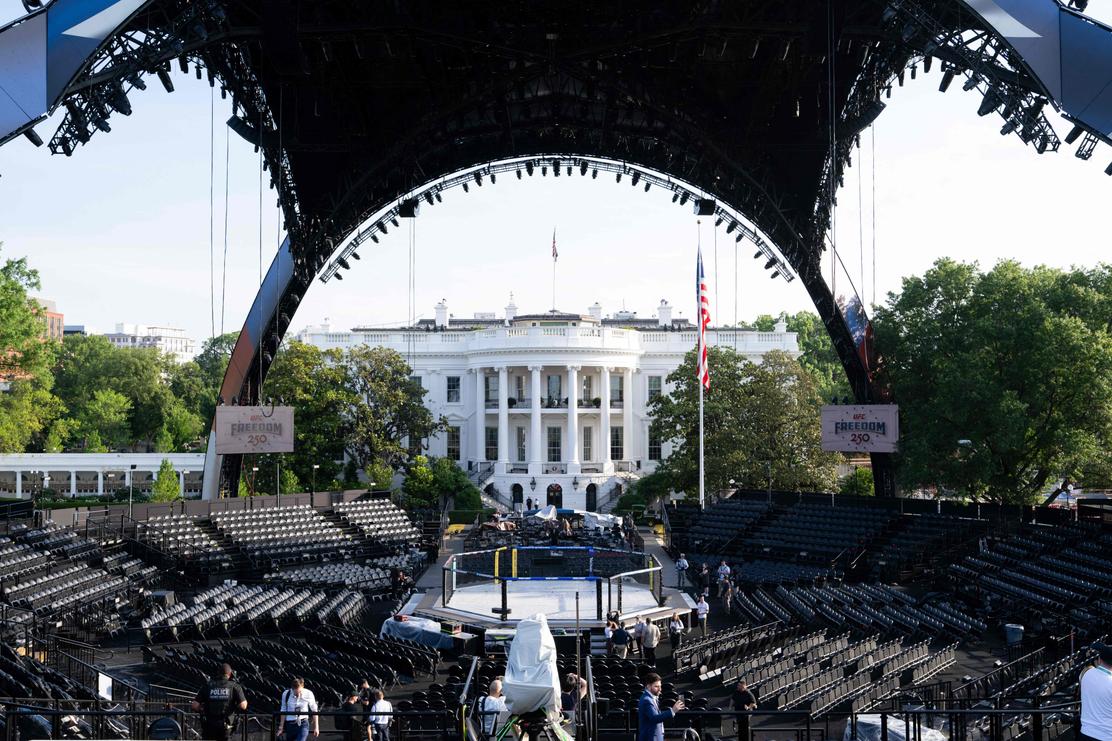 Donald Trump fête ses 80 ans, son ami Dana White apporte le MMA, les arts martiaux mixtes, au cœur de la Maison Blanche