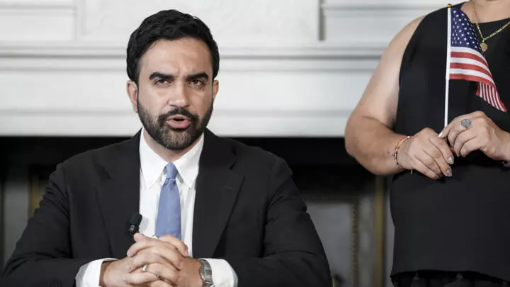 Le maire de New York, Zohran Mamdani, prononce un discours lors d'une cérémonie marquant le 250e anniversaire de l'indépendance des États-Unis à l'Hôtel de Ville de New York, le 3 juillet 2026. © Anna Connors, Pool, AFP