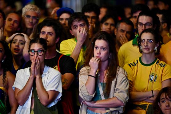 « J’y croyais vraiment cette année ! » : à Rio, la déception des supporteurs du Brésil après l’élimination de la Coupe du monde 2026