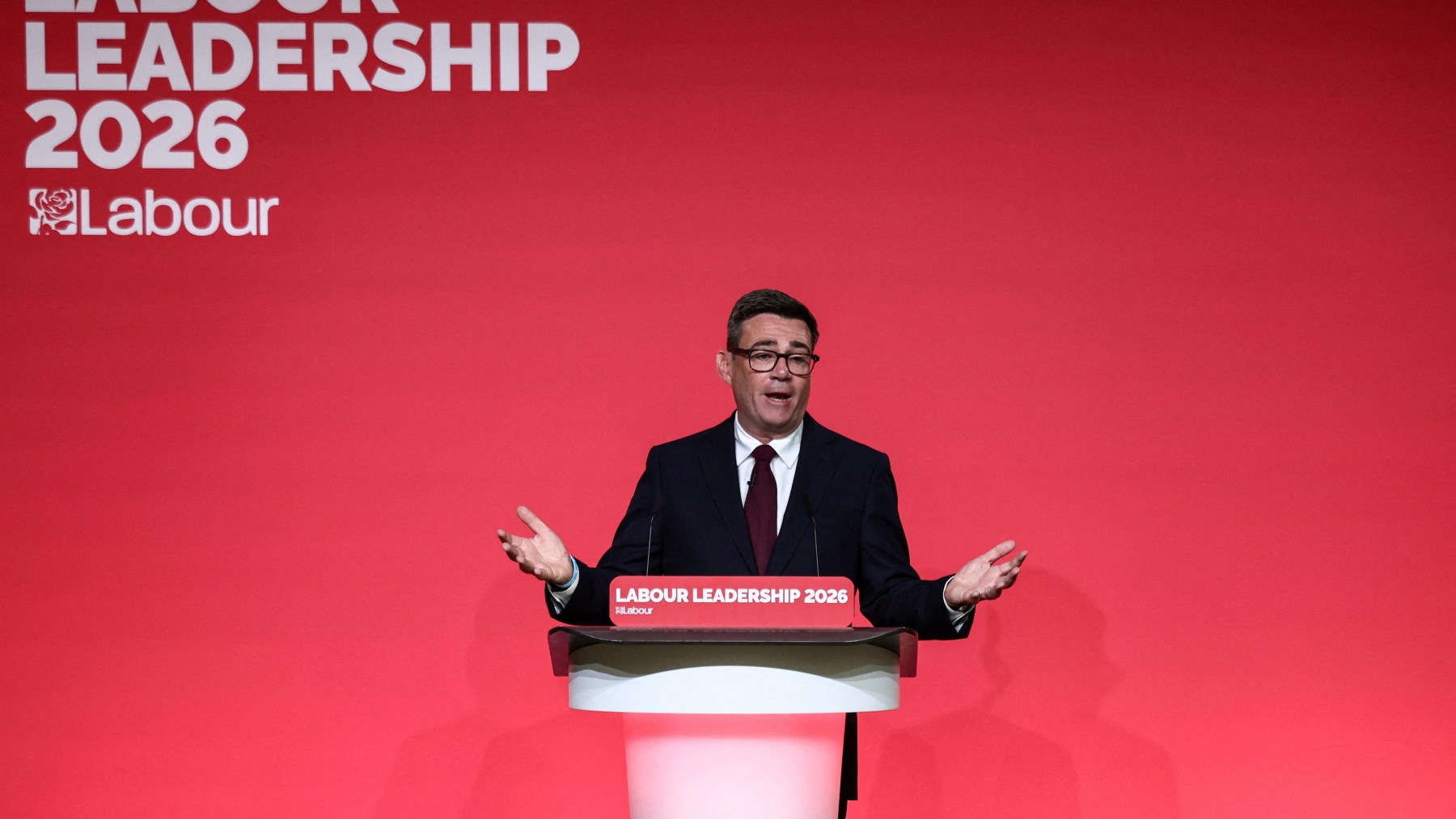 Andy Burnham prend la parole après avoir été confirmé à la tête du Parti travailliste et désigné prochain premier ministre du pays, le 17 juillet 2026.  Photo : Reuters / Henry Nicholls