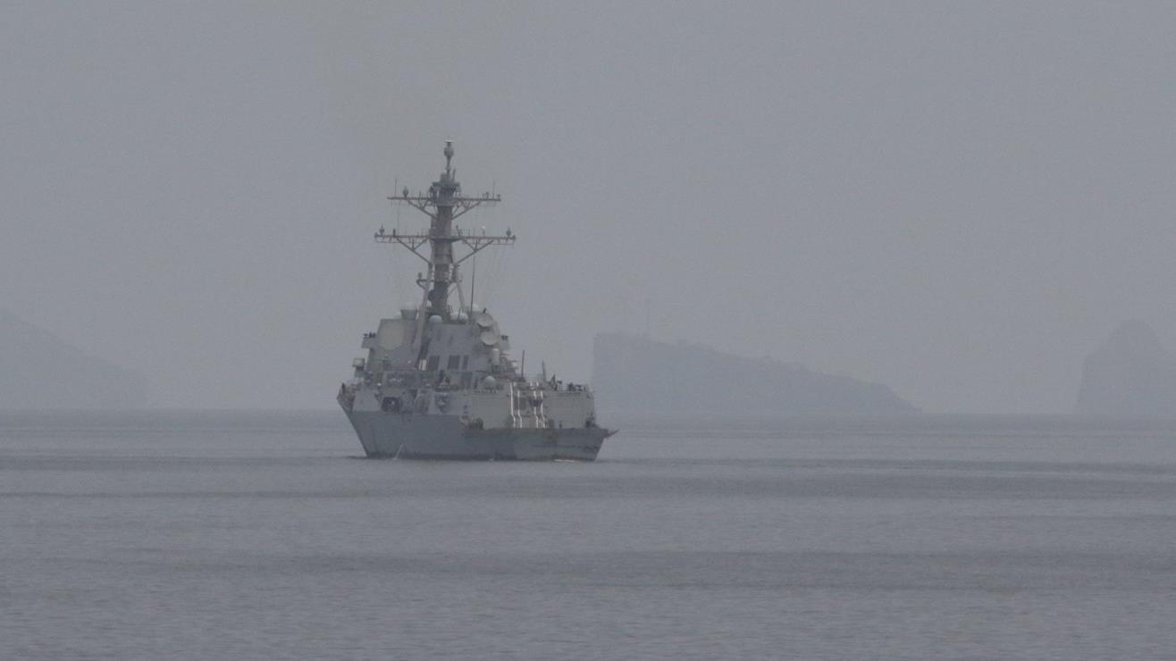 Les États-Unis frappent le nord de l’Iran et tirent sur un navire