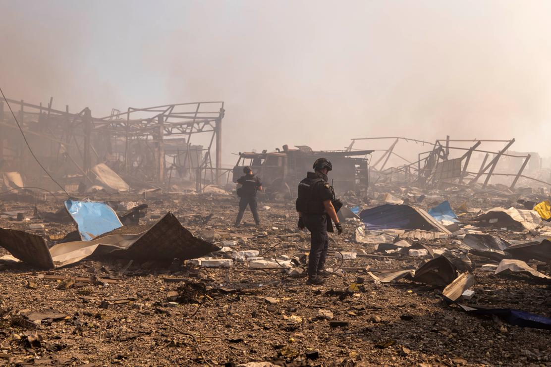 Près de Kiev, une attaque russe tue 37 personnes et pose la question en Ukraine de la présence d’installations sensibles en zone urbaine